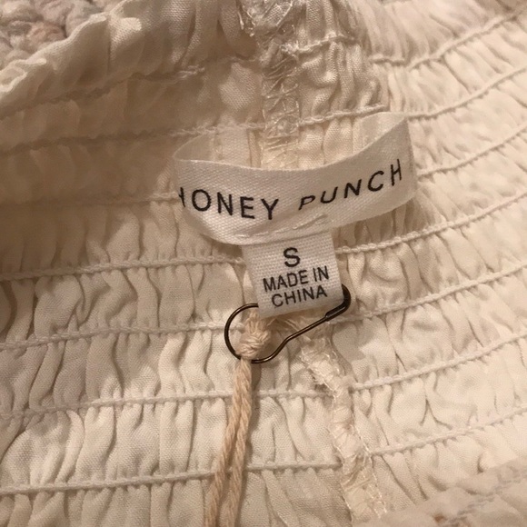 Honey Punch Elastic Cream Lace Shorts - Picture 4 of 4